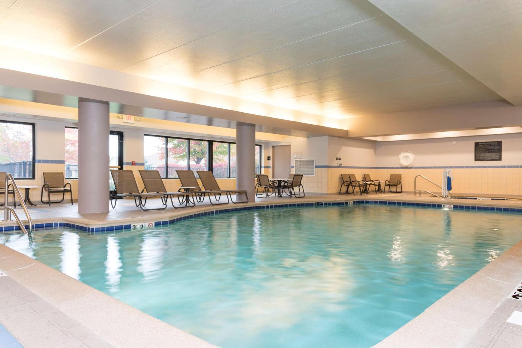 Hampton Inn & Suites East Lansing Okemos Екстер'єр фото