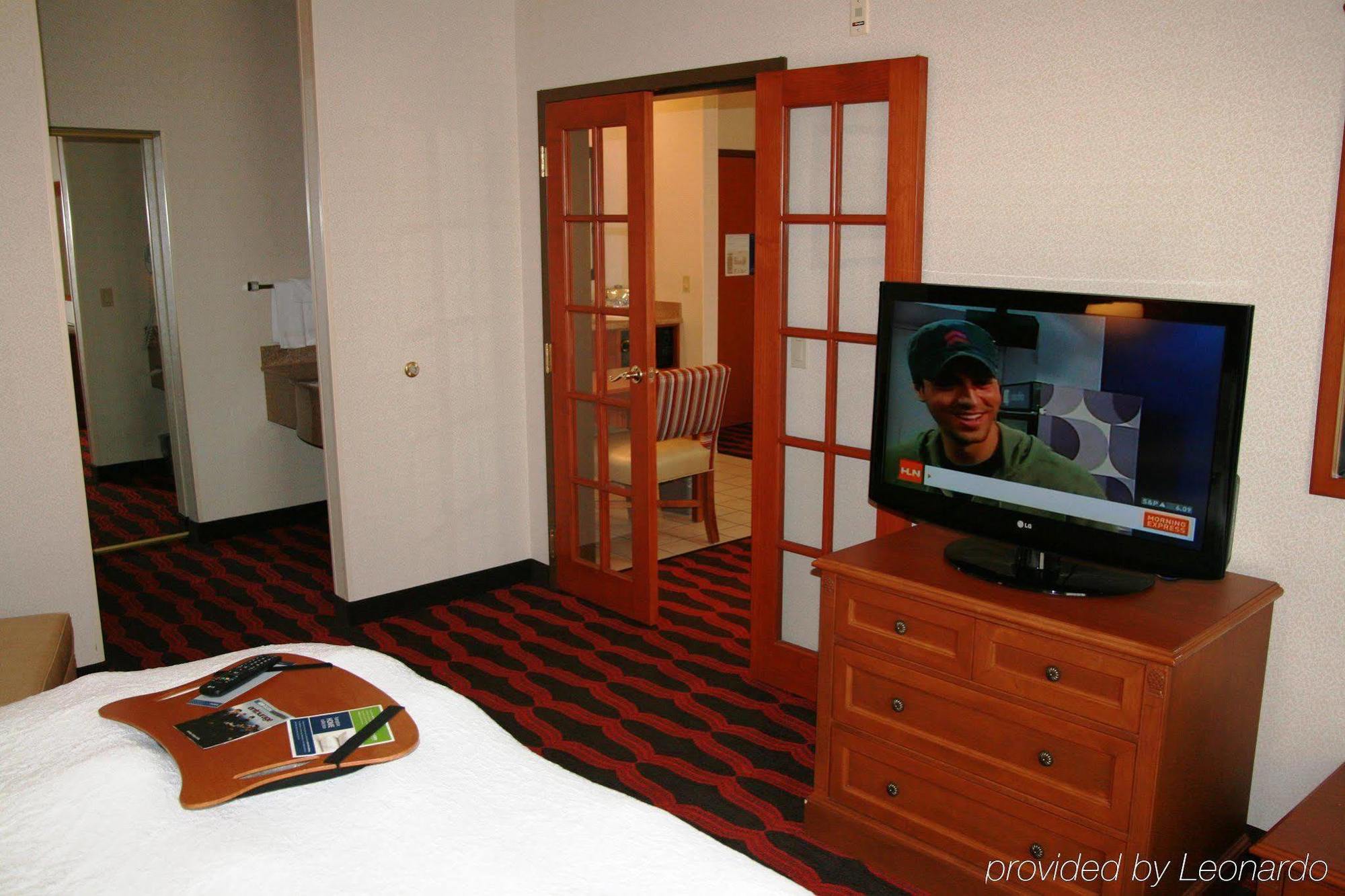 Hampton Inn & Suites East Lansing Okemos Номер фото